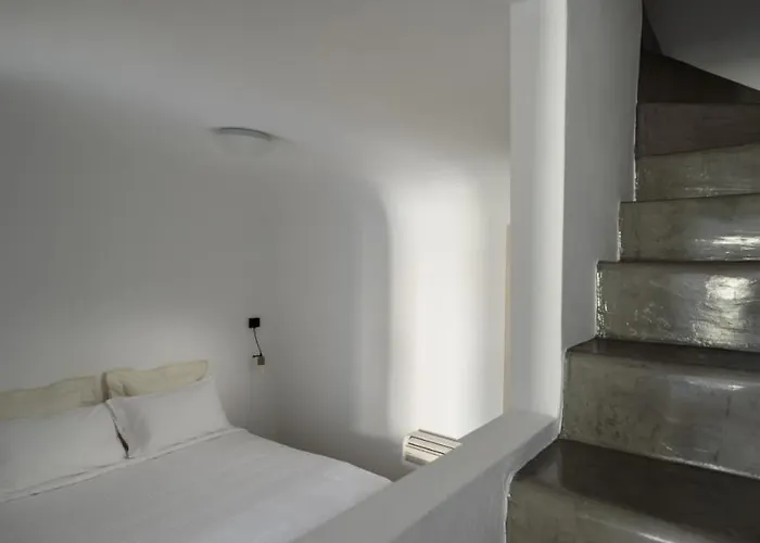 Di Capo - Santorini Old Winery Luxury Akrotírion