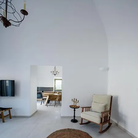 Di Capo - Santorini Old Winery Luxury Holiday home *