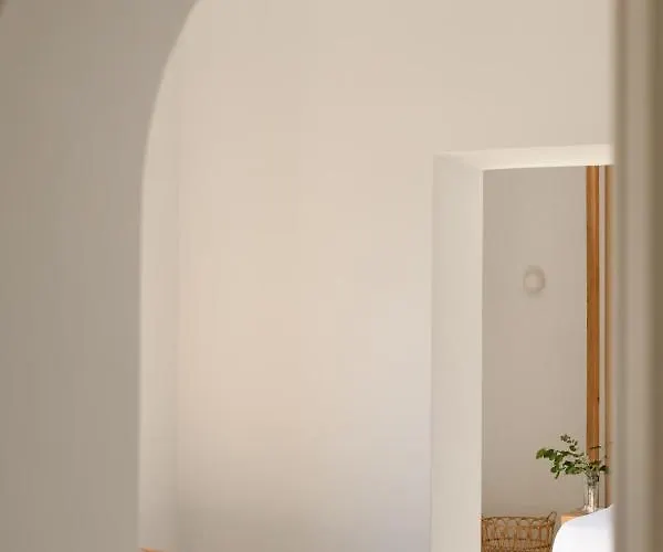 Di Capo - Santorini Old Winery Luxury Akrotírion